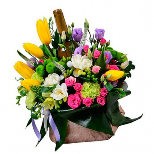 Цветочная композиция и вино